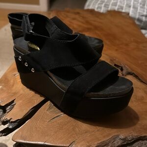 Volatile wedge sandals